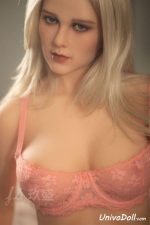 Tío Disfrutando De Una Muñeca Sexual - Opalina