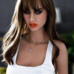 Cómico Con Muñeca Sexual - Tamera