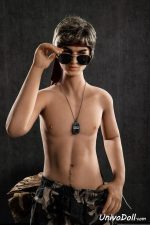 Chica Reseñando Muñeca Sexual - Anton