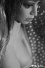 Mujer Probando Una Muñeca Sexual - Micaela - Imagen 6