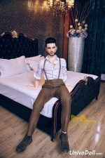 Hombre Gay Con Muñeca Sexual - Adair - Imagen 4