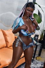 Chico Repara Muñecas Sexuales - Tamra - Imagen 3