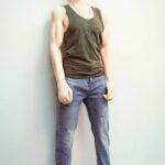 Chica Untando Aceite A Muñeca Sexual - Angel