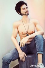 Chica Untando Aceite A Muñeca Sexual - Angel - Imagen 4