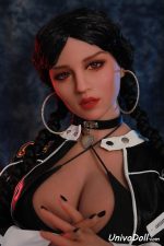 Chica Posa Como Muñeca Sexual - Dorcas