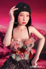 Sexo En El Aparcamiento Con La Muñeca Angela - Belinda