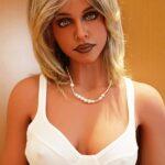 Una Casa Encantada 2 Sexo Con Muñecas - Colline