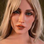 Frotar El Coño En Una Muñeca Sexual - Cacilie