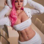 Ella Se Acuesta Con Su Muñeca Sexual. - Larraine