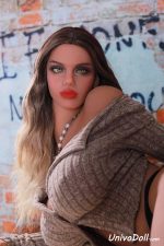 Anna Kendrick Con Muñeca Sexual - Mathilda - Imagen 11